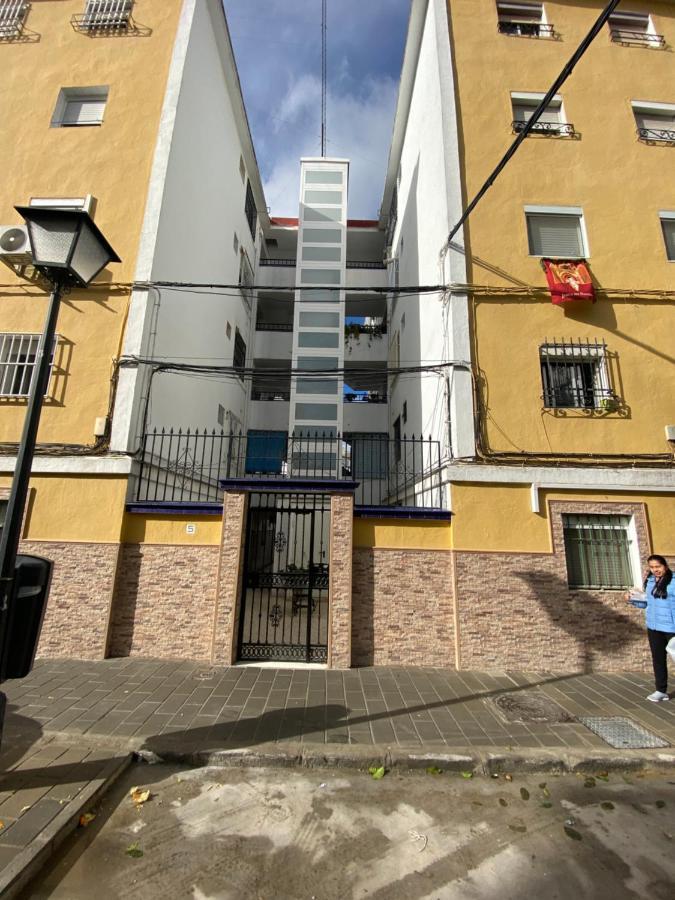 セビリアPiso Junto Al Hospital Macarenaアパートメント エクステリア 写真